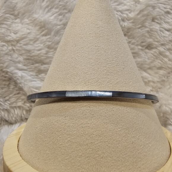 Lot Of 2 Mother of Pearl Shell Abalone Bracelets Silver Tone Bangle And Beaded - Picture 3 of 5